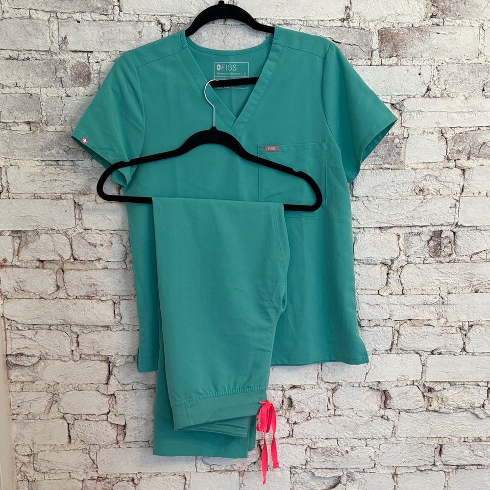 Figs Women's Surgical Green Set Catarina Top & Livingston Pants Small